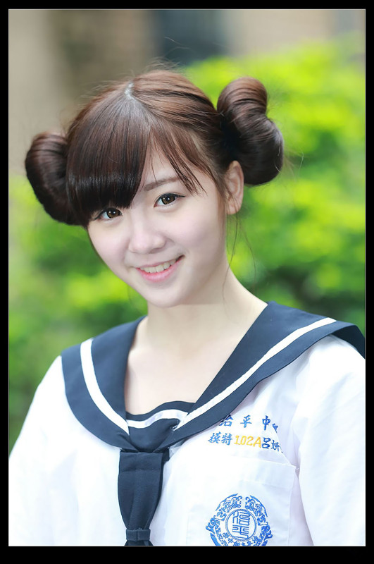 超像林志玲的美丽校花 甜美校服装写真图片