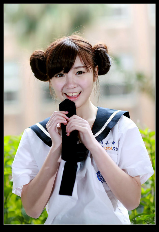 清纯学生妹张嘉怡  穿着校服自拍图片