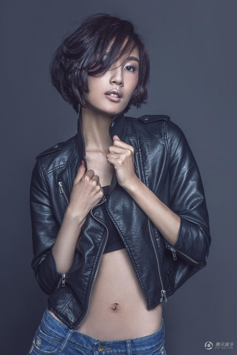 Gaga短发裸泄八字奶 最新写真摩登图片