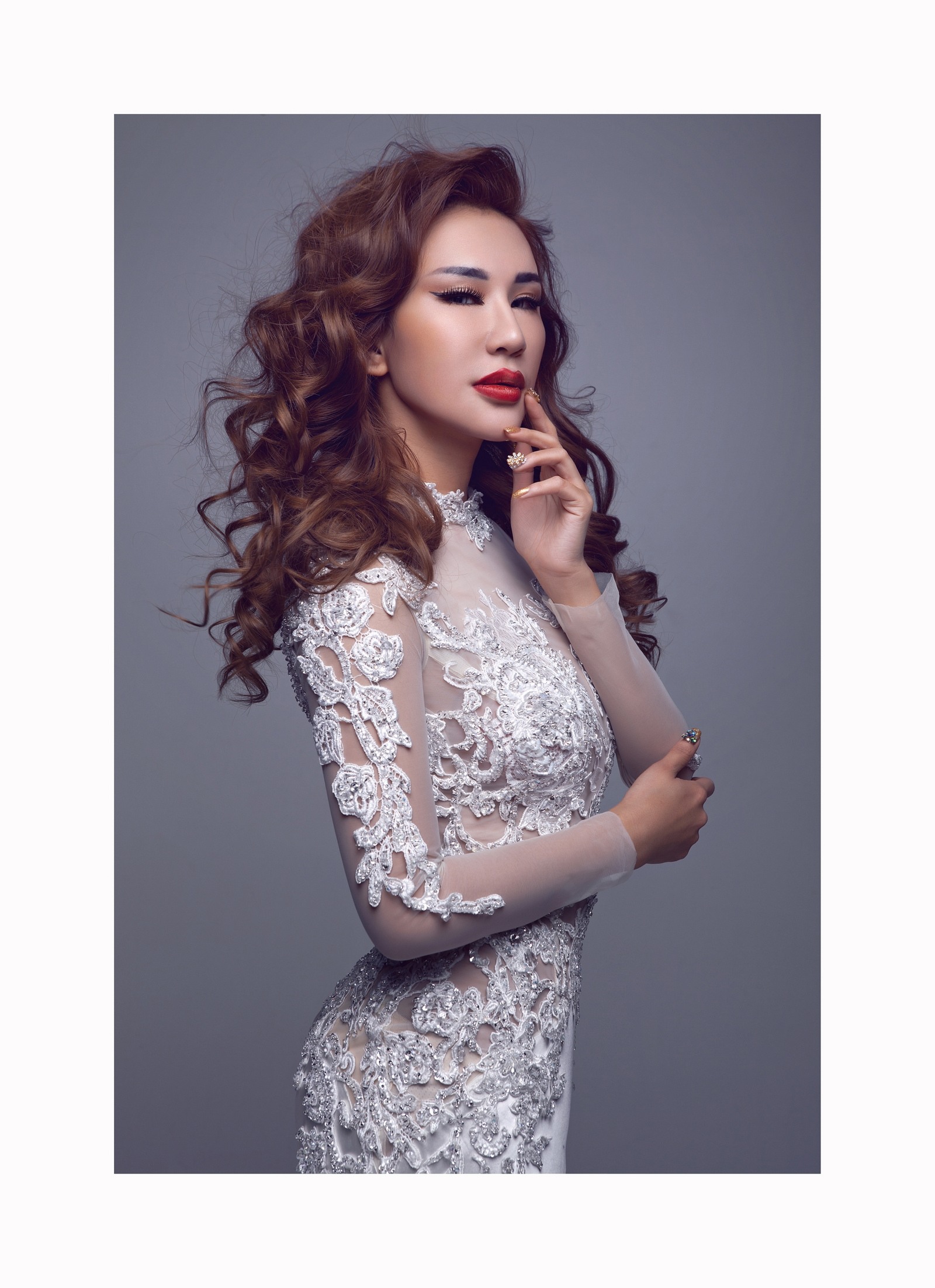 中分卷发粉红色性感诱人美女私房图片图片