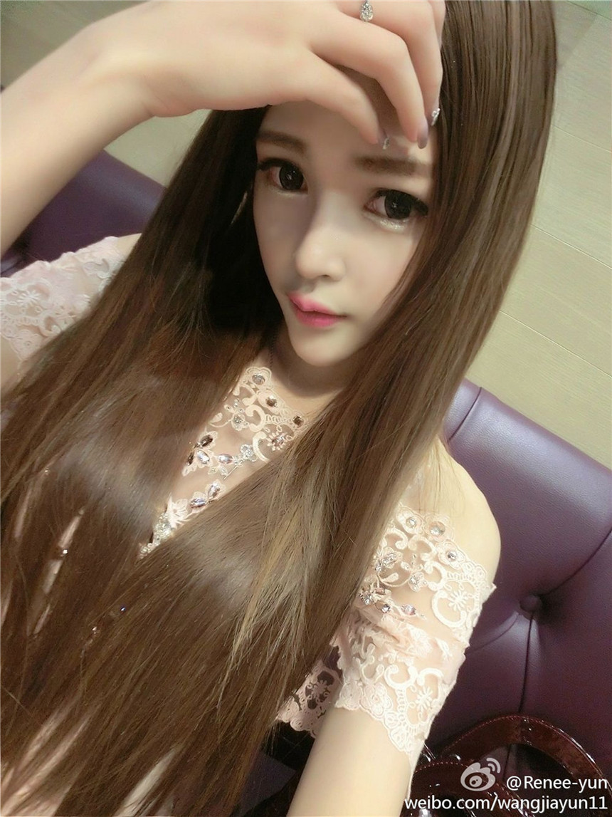长发大眼睛美女 清纯户外写真图片