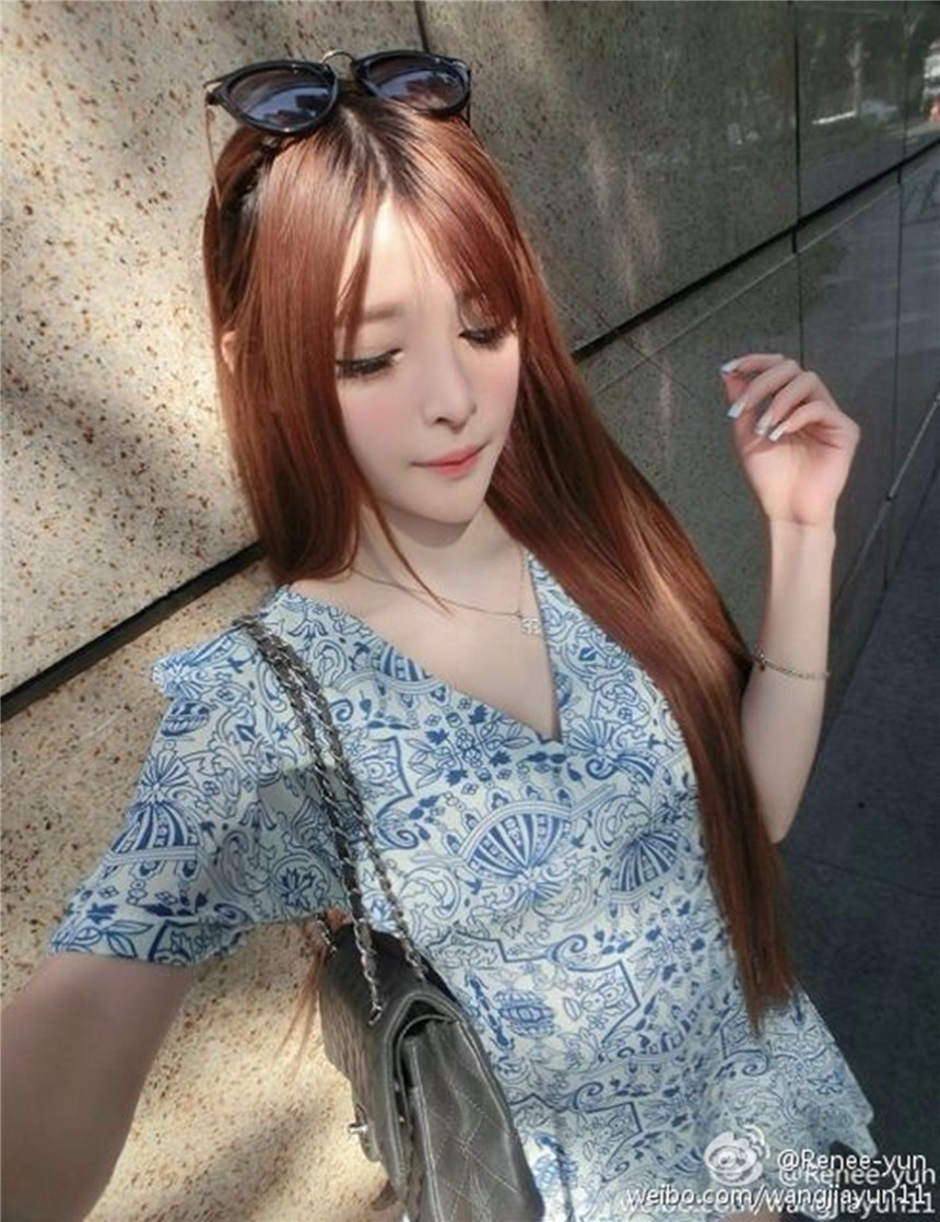 长发大眼睛美女 清纯户外写真图片