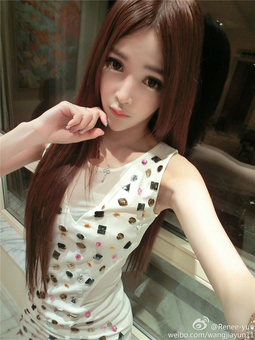 大眼睛美女图片