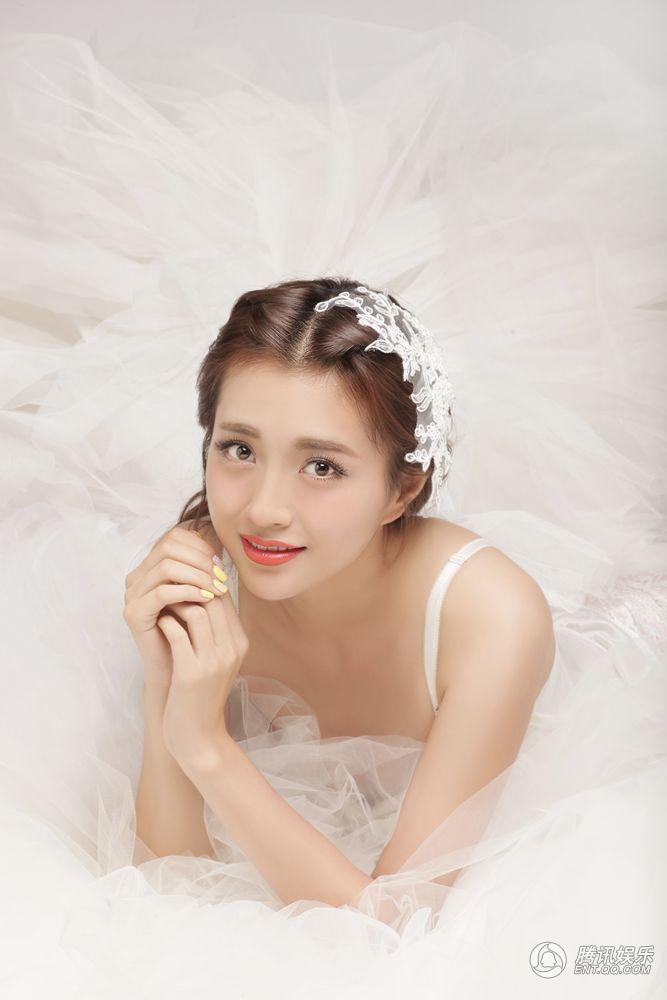 袁姗姗婚纱封面大片 时而典雅时而清新图片