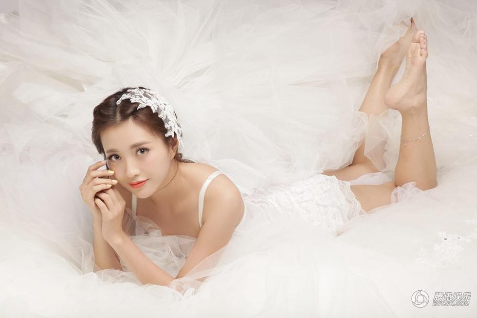 杜若溪冰雪女神完美婚纱女神露性感写真图片
