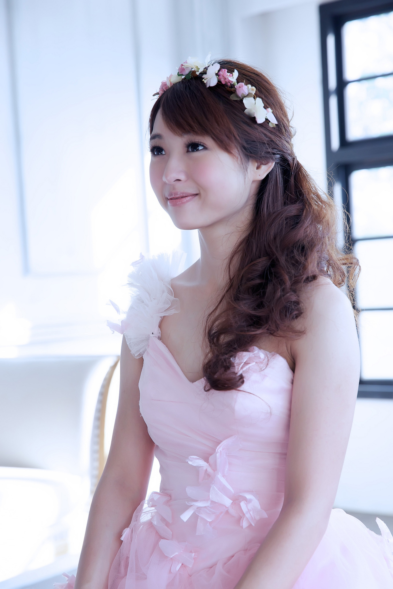 俞灏明石小群唯美婚纱照 姐弟恋浪漫来袭图片