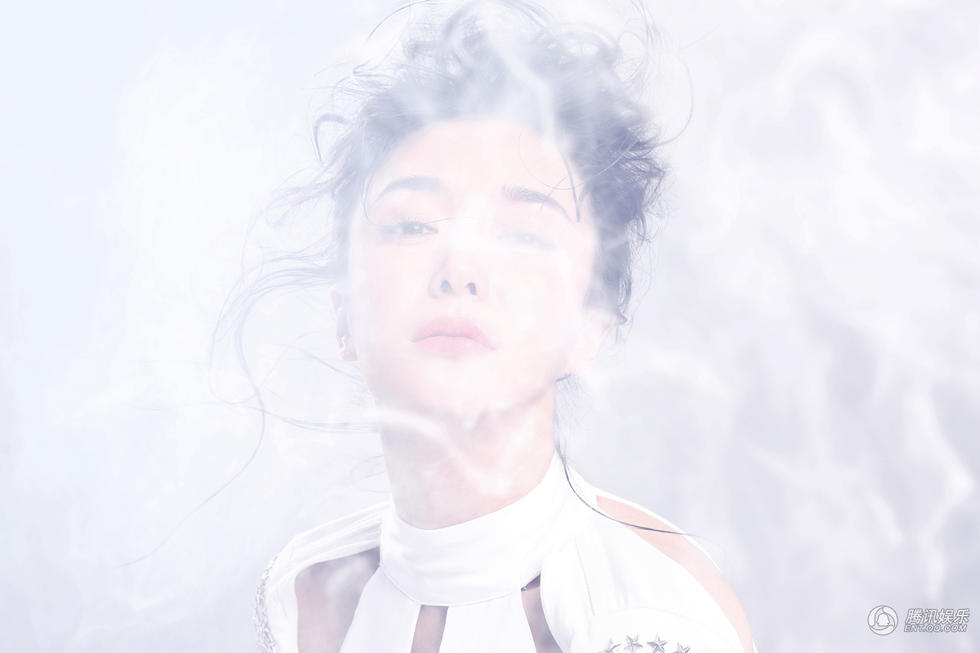知性美女秦岚如梦如幻白裙飘逸唯美写真图片