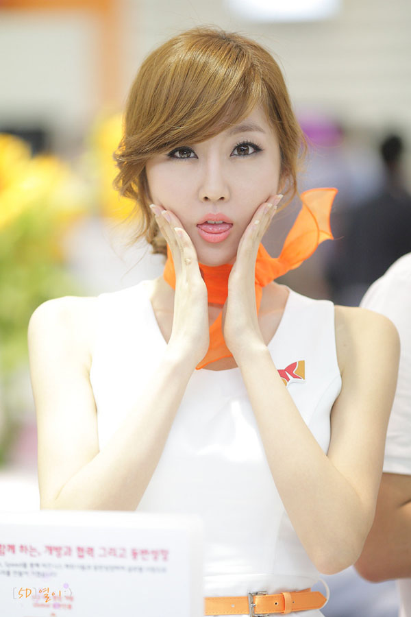 可爱女孩Chinajoy展上百媚千娇的ShowGirl图片