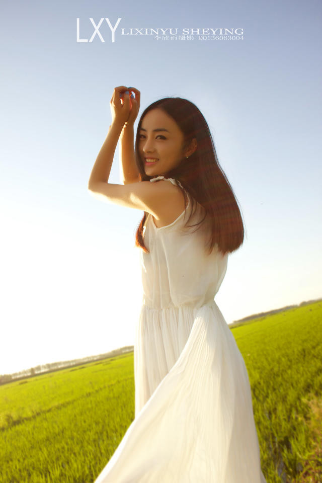 中国内地浙江省台州女演员《骄阳似我》潘霜霜性感魅惑唯美地狱雀翎写真图片
