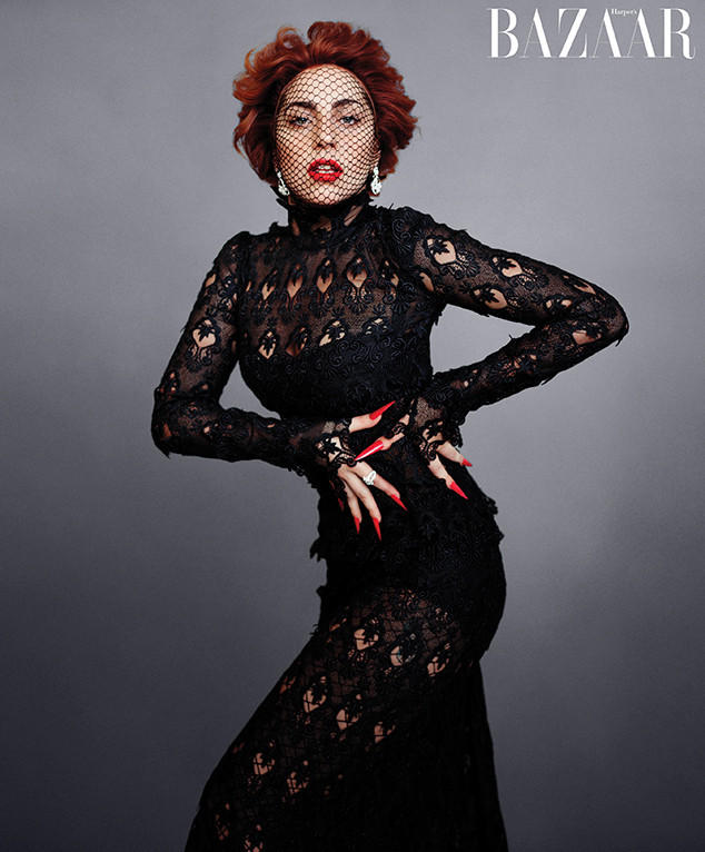 高清欧美美女LadyGaga抱狗登杂志封面时尚写真图片图片