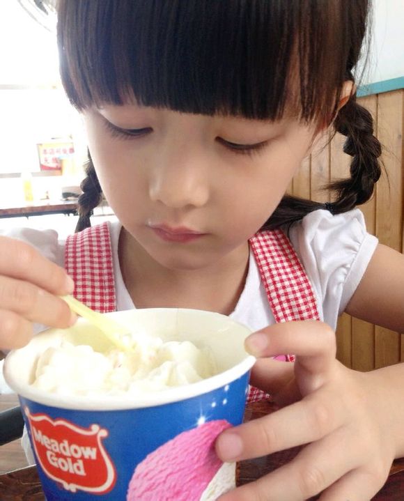 万万没想到2可爱小女孩纪姿含生活照图片