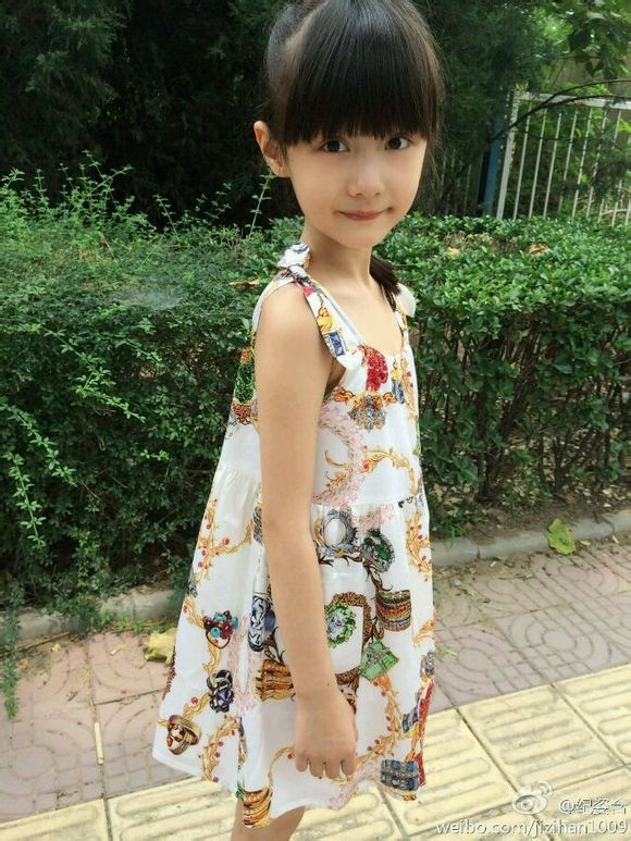 万万没想到2卖火柴的可爱小女孩纪姿含超萌生活照图片