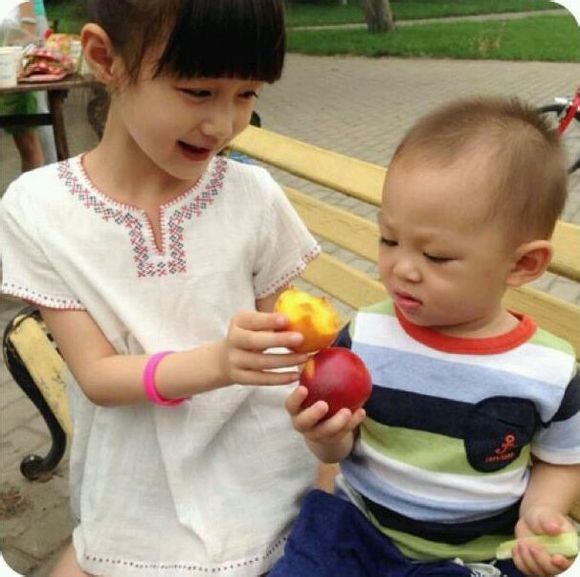 万万没想到2卖火柴的可爱小女孩纪姿含超萌生活照图片