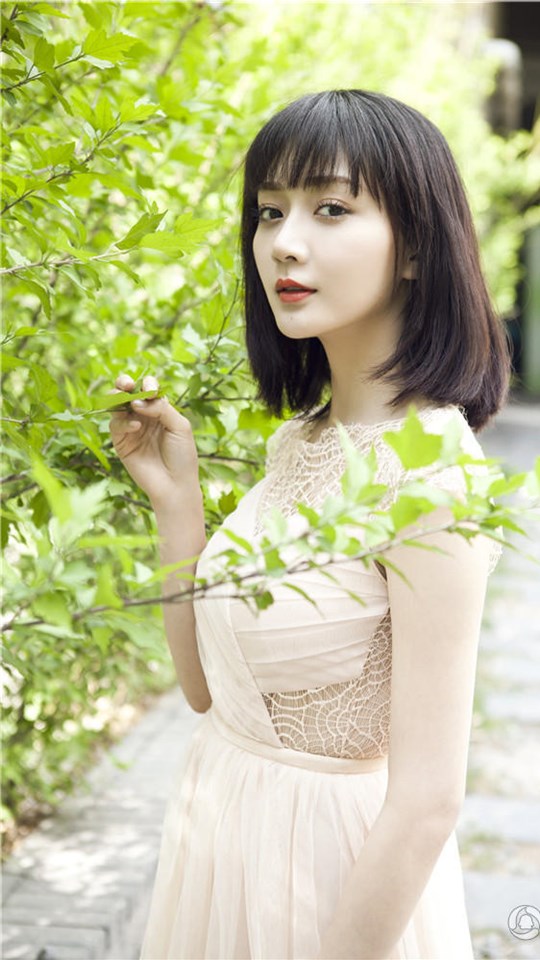 中国内地上海市长宁女演员气质美女潘之琳妩媚奔放车内性感美女写真图片图片