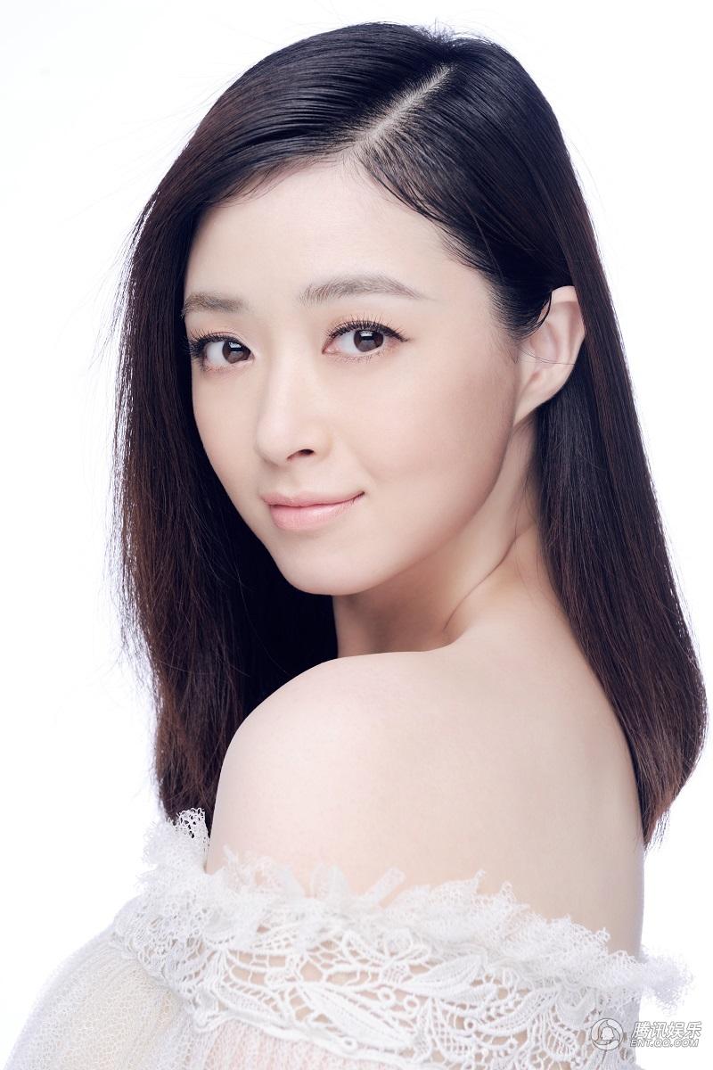 高清内地祖籍湖南益阳女演员华妃蒋欣诠释性感中的小清新时尚唯美写真图片