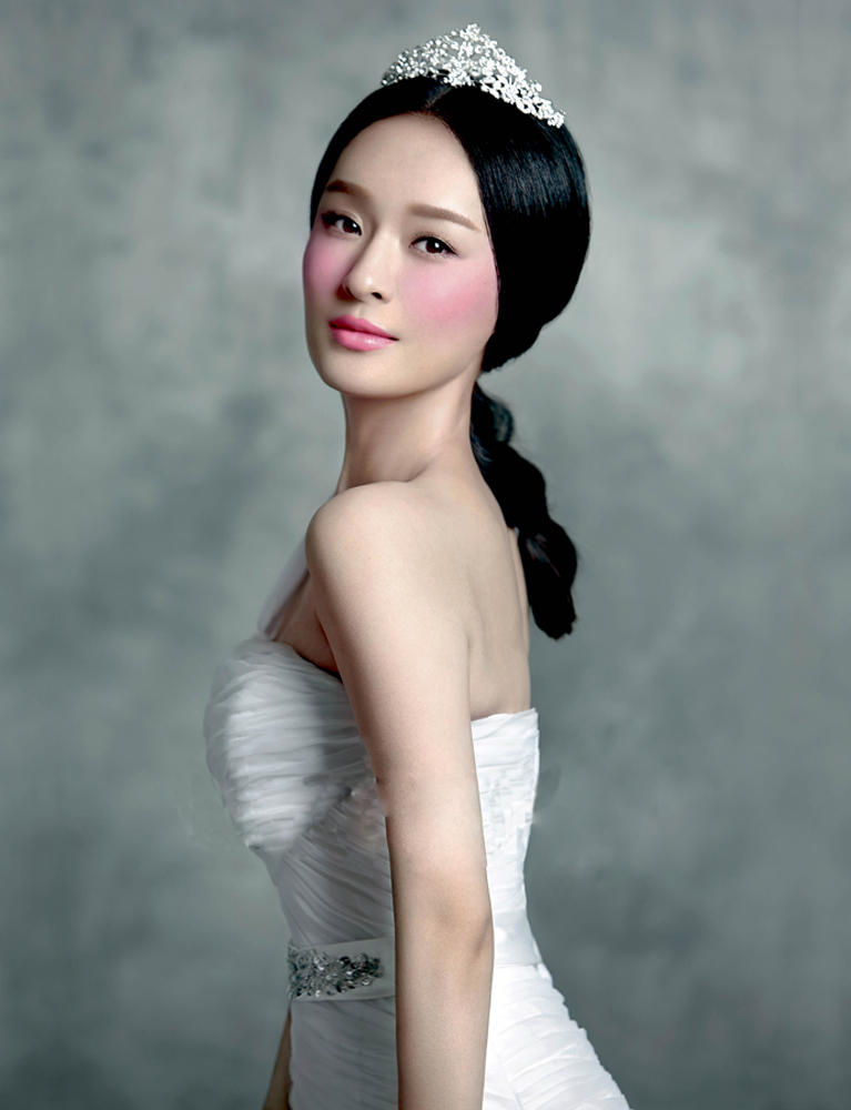 于越引领韩式新娘美妆潮流唯美婚纱艺术写真图片