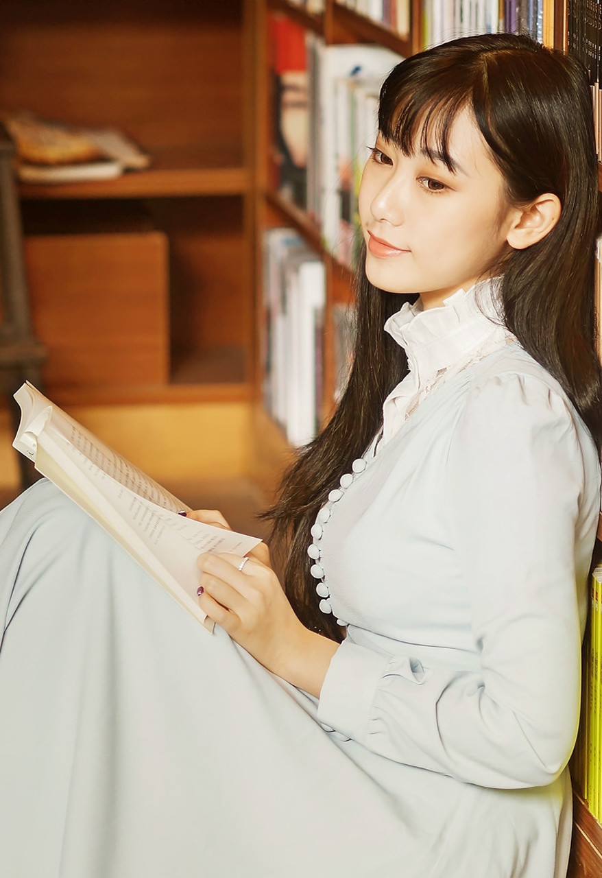 温暖治愈系美女图书馆唯美意境写真诱惑图片
