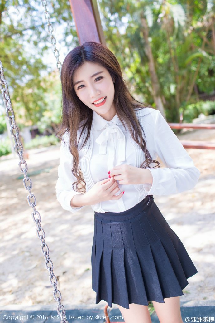 红唇卷发美女新新Xin黑丝写真图 第二辑图片