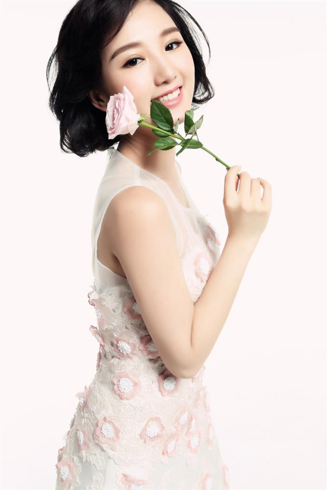 杜若溪冰雪女神完美婚纱女神露性感写真图片