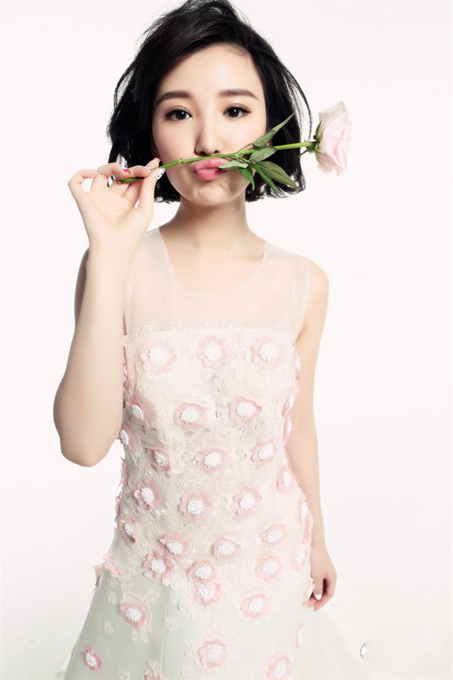 杜若溪冰雪女神完美婚纱女神露性感写真图片