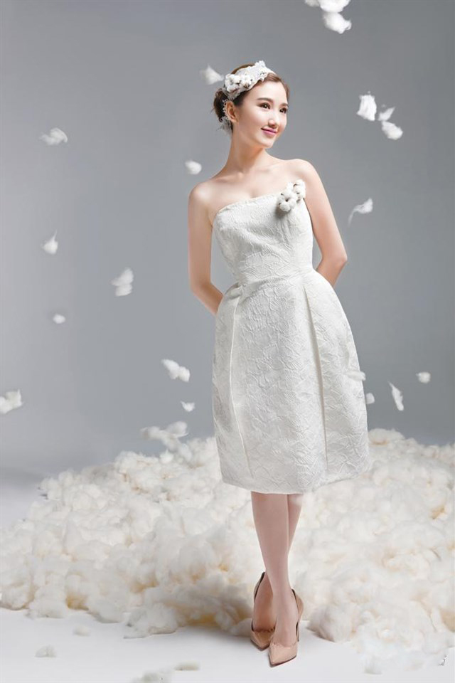 杜若溪冰雪女神完美婚纱女神露性感写真图片