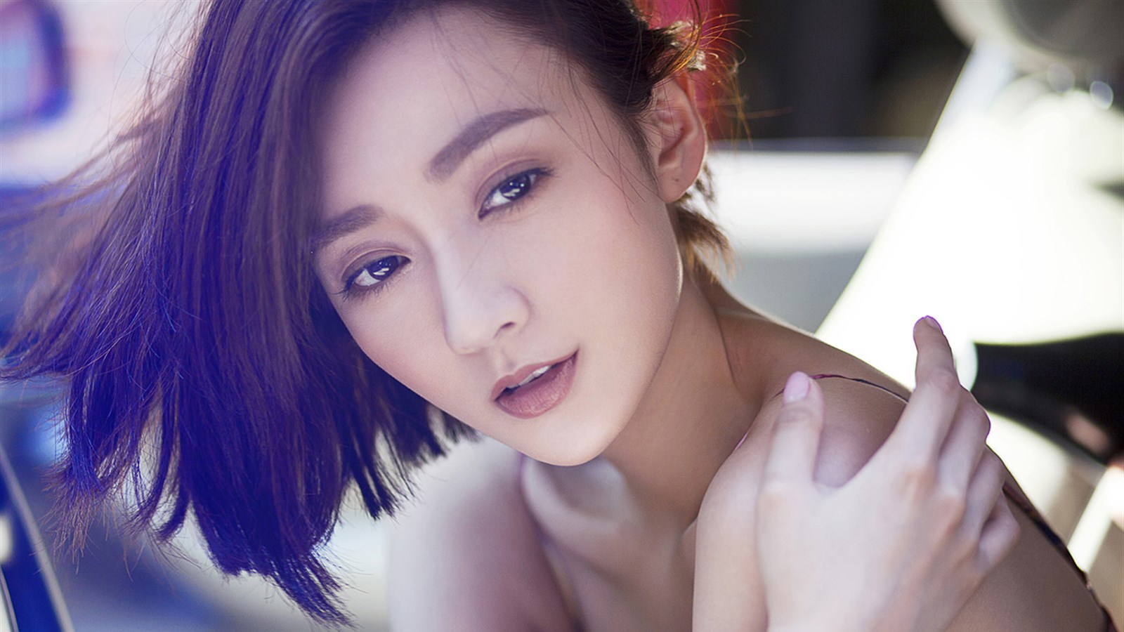 中国内地上海市长宁女演员气质美女潘之琳妩媚奔放车内性感美女写真图片图片