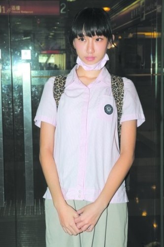 嫩模陈冠希前女友黄榕出席活动 亲吻同性抢镜图片