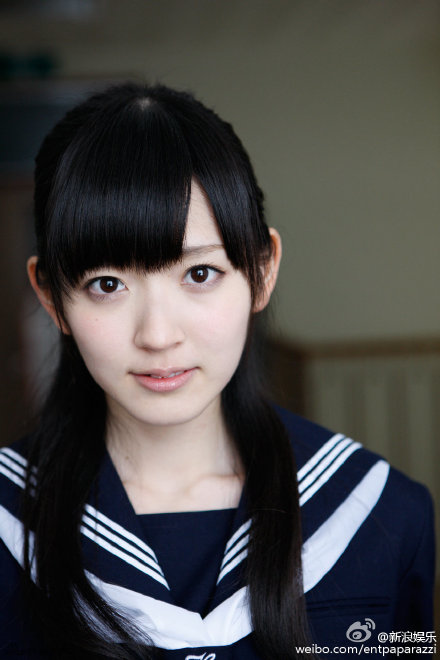 美丽冻人日本制服美少女铃木爱理下雪天超短裙写真图集图片
