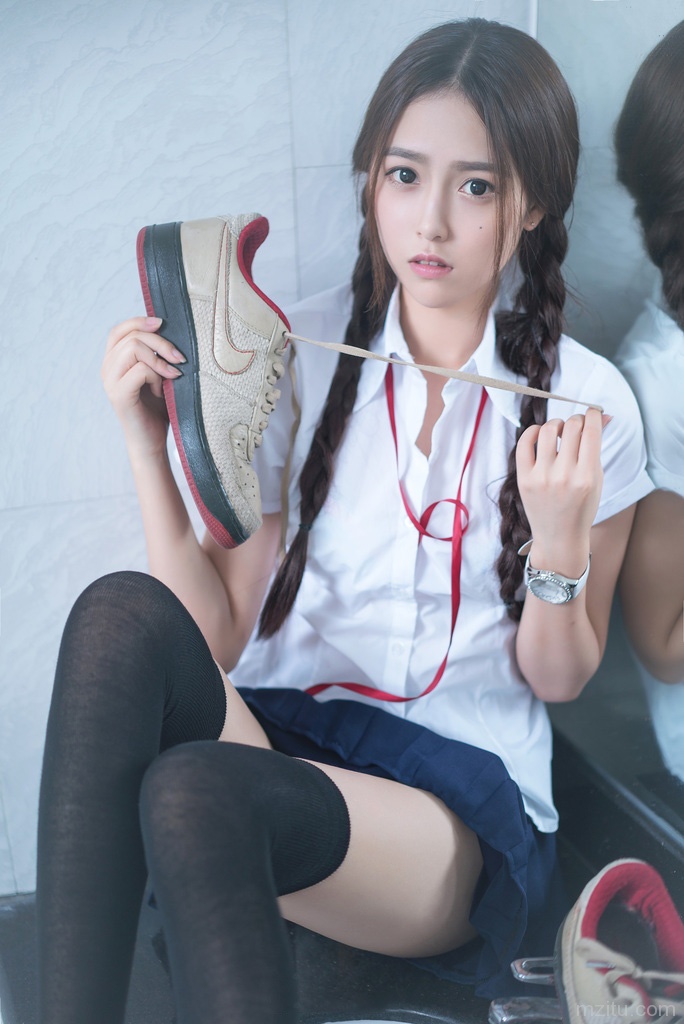 长腿丝袜女神 超短裙美女极品写真图片 长腿丝袜女神 超短裙美女极品写真图片