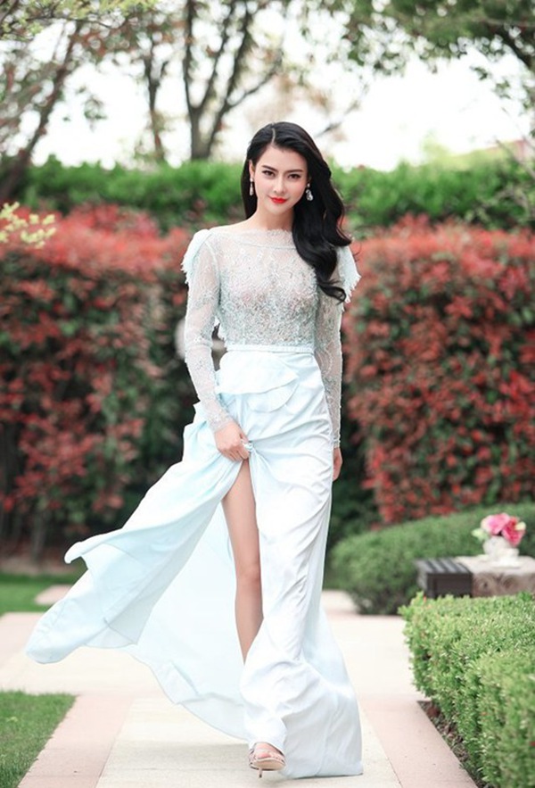 高清香港，祖籍辽宁沈阳美女关之琳黑色高开叉礼服性感图片图片