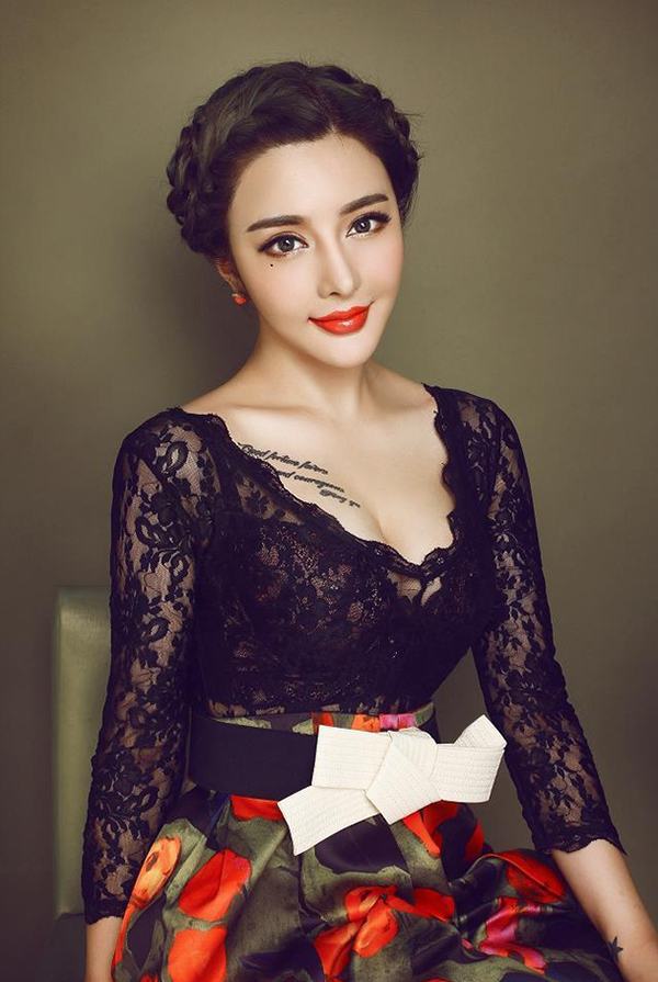 中国内地四川成都影视演员装女郎李晓莉冯雨芝写真图片