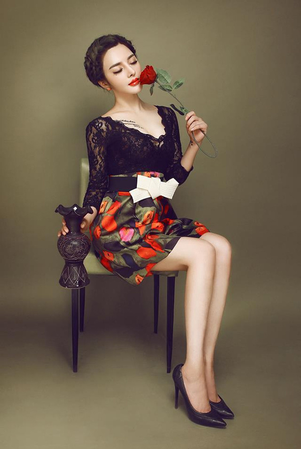 中国内地四川成都影视演员装女郎李晓莉冯雨芝写真图片