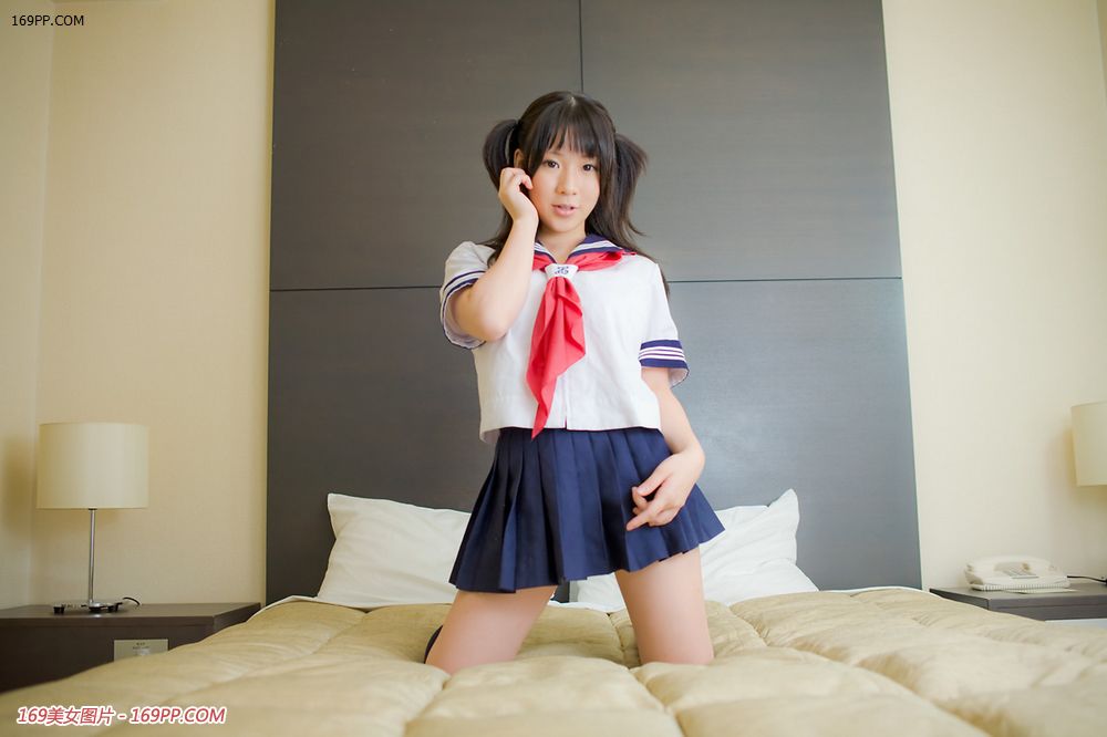 超像林志玲的美丽校花 甜美校服装写真图片