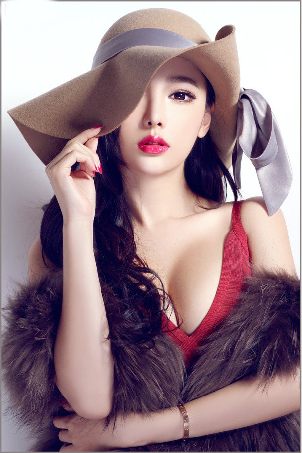高清北京美女模特水蛇腰超性感美女明星王馨漪诱惑红唇大胆艺术写真图集图片