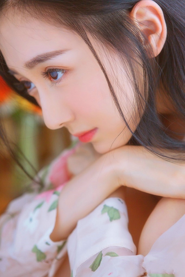 肚兜美女图片