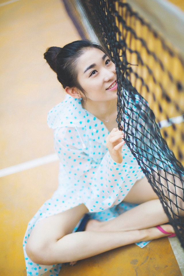 超像林志玲的美丽校花 甜美校服装写真图片
