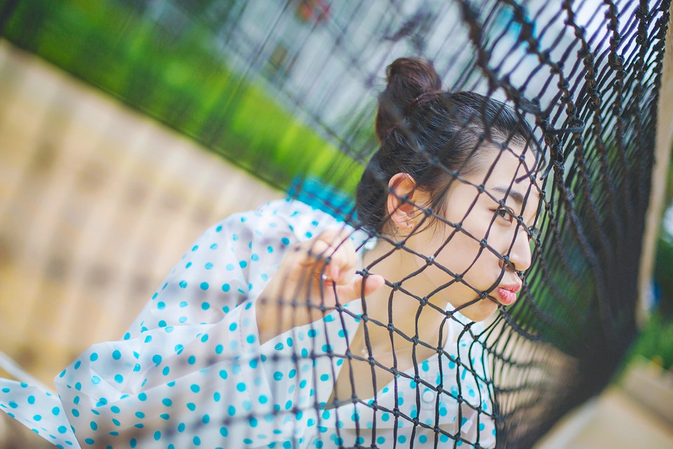 超像林志玲的美丽校花 甜美校服装写真图片