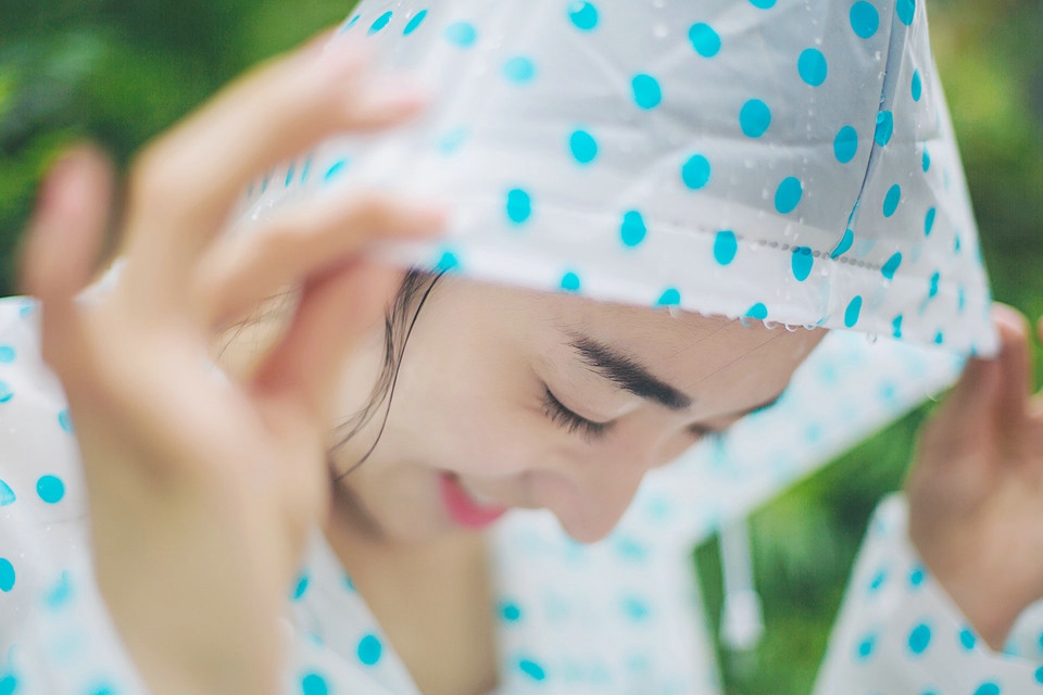 超像林志玲的美丽校花 甜美校服装写真图片