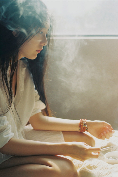 肚兜美女图片