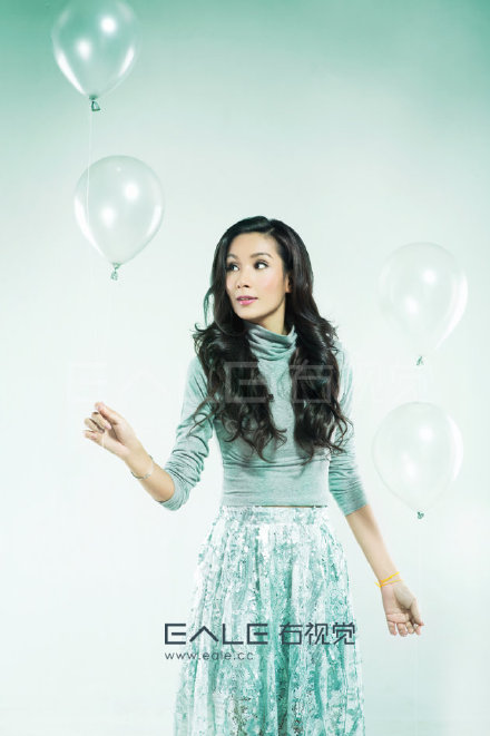 华语影视上海女演员杨恭如香车美女沙漠写真图片图片