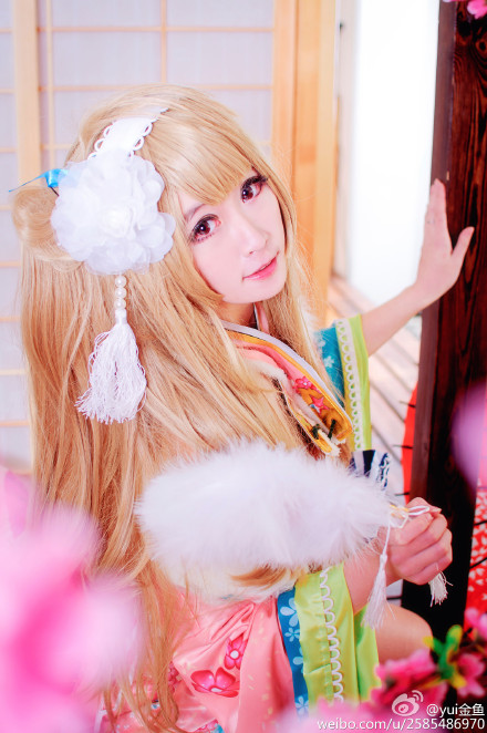 洛天依金丝雀可爱萝莉丝袜美腿Cosplay写真图片