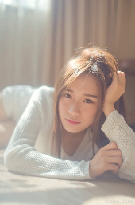 美女姐姐图片欣赏中戏美女校花奔跑全校上演性感火辣身材前凸后翘摆拍照图片