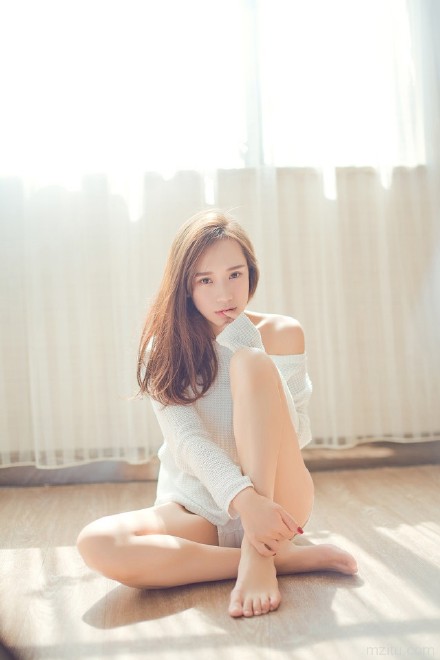 美女姐姐图片欣赏中戏美女校花奔跑全校上演性感火辣身材前凸后翘摆拍照图片