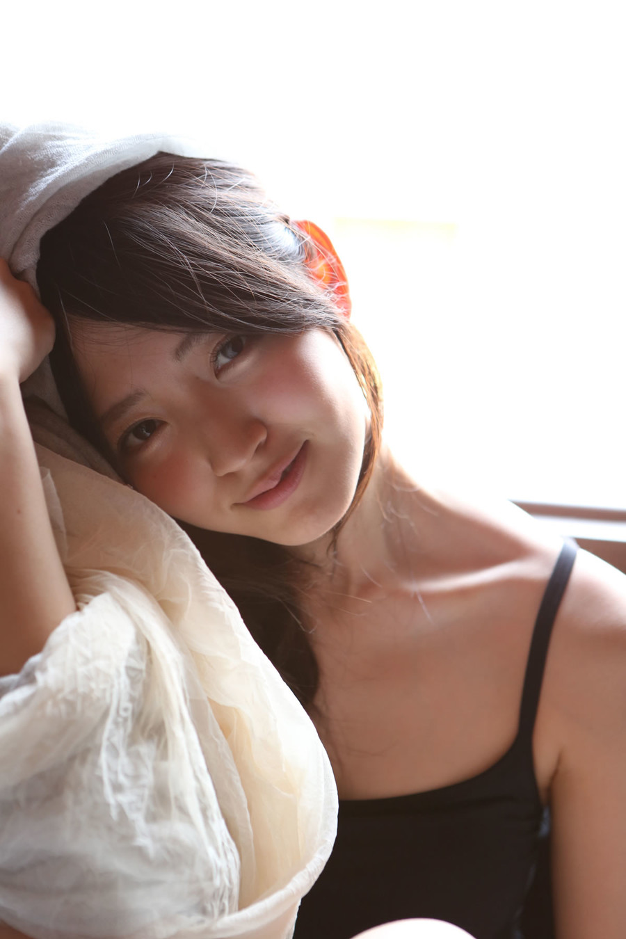 日本千叶女歌手铃木爱理桌面壁纸之清纯户外写真图片