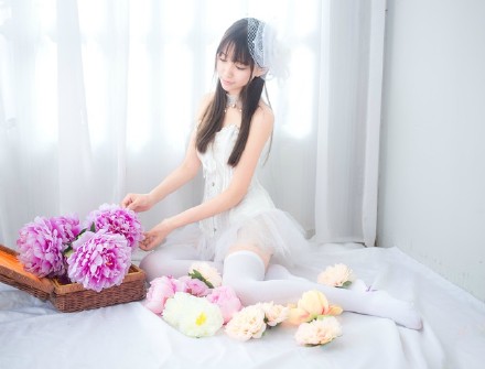白色超薄纱遮体的长腿美女大胆若隐若现动人曲线私房诱惑写真图片图片