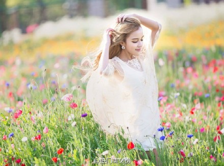 不穿的极品波霸美女嫩模午夜大胆肉球半露流鼻血诱惑私房图片图片