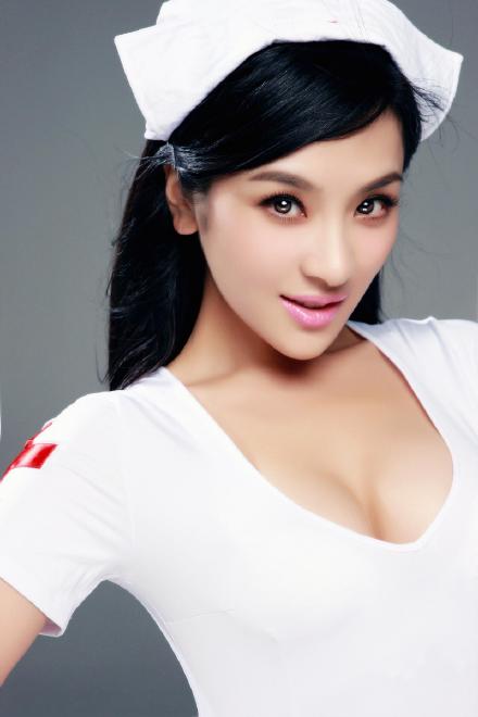 卡哇伊女孩装扮甜美性感小护士图片
