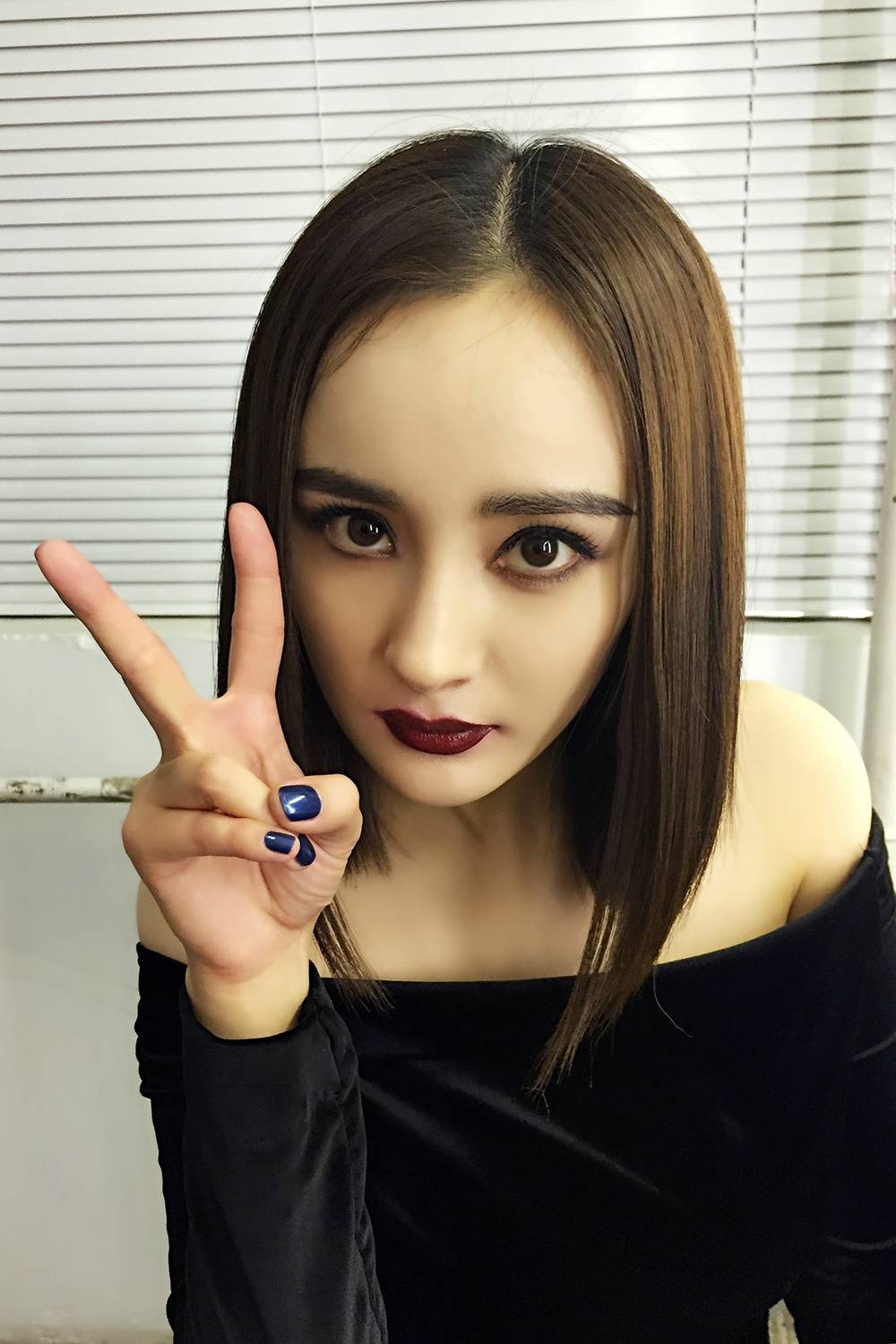 车模比拼性感 学生装、空姐装上演制服诱惑图片