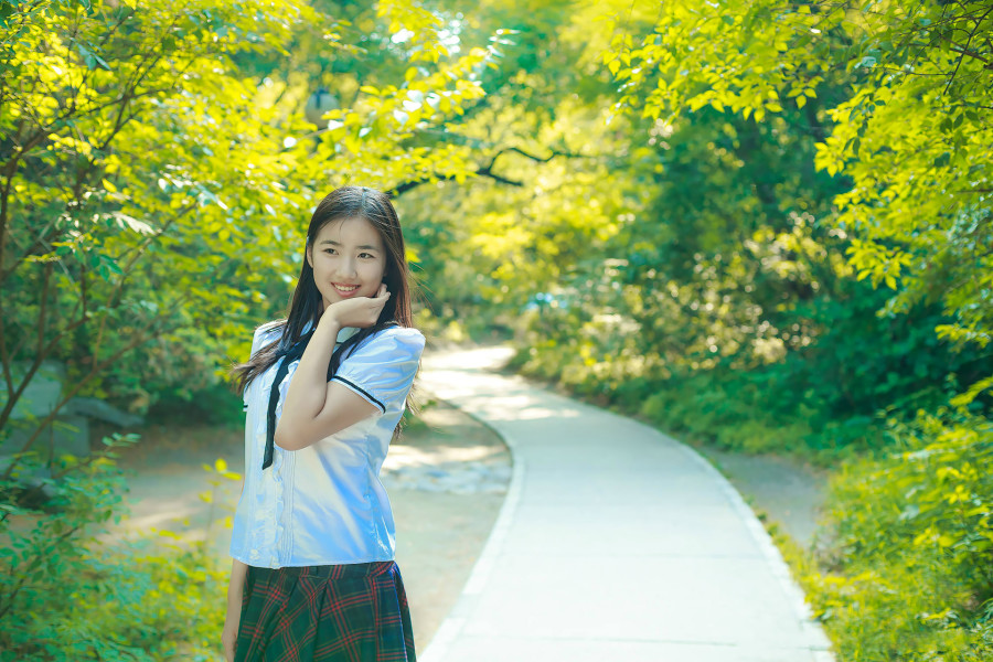 日系学生妹 金发学生装mm校园写真图片