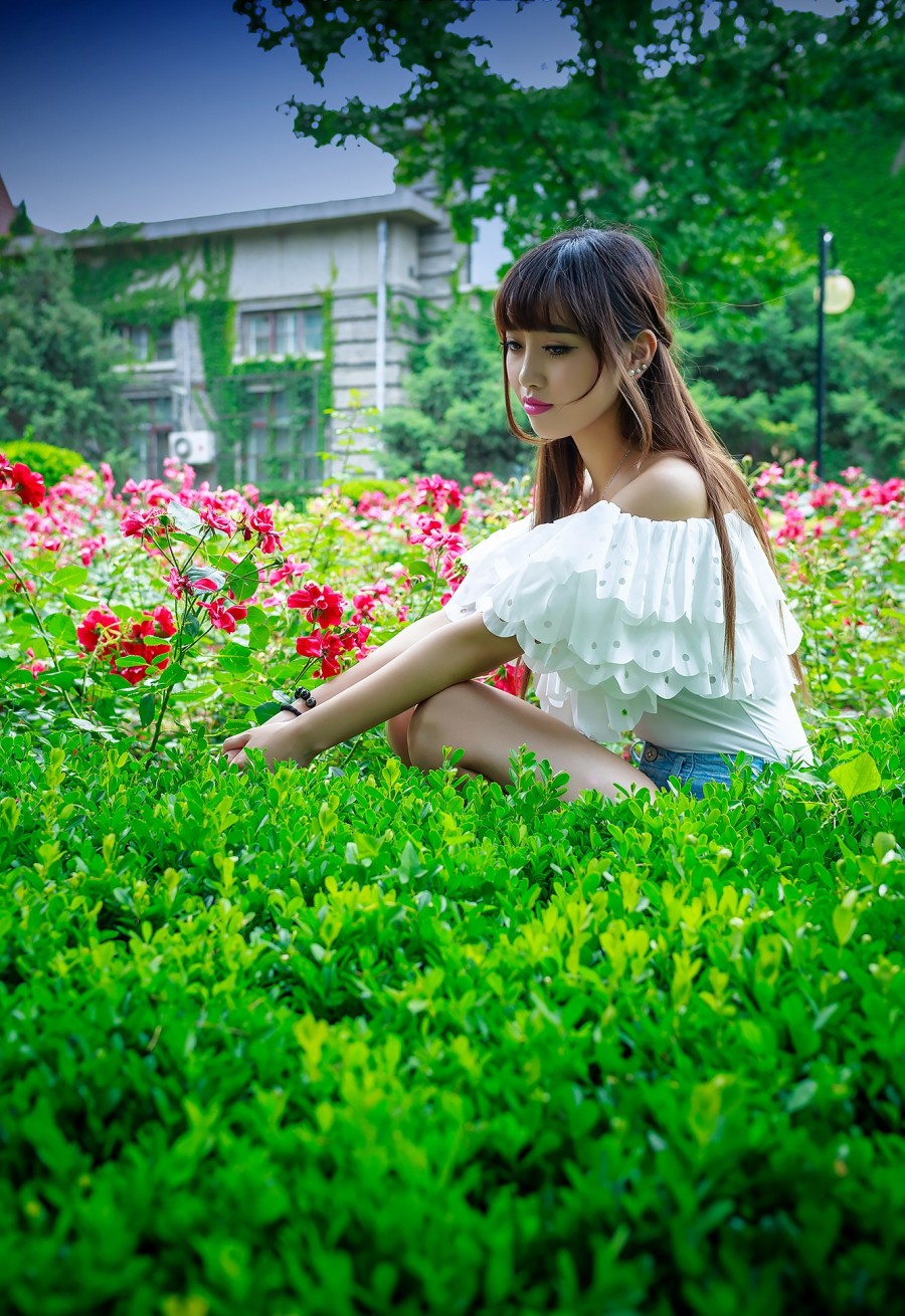 高清mm1311好看气质养眼美女李妍静蓝色长裙美腿写真图片